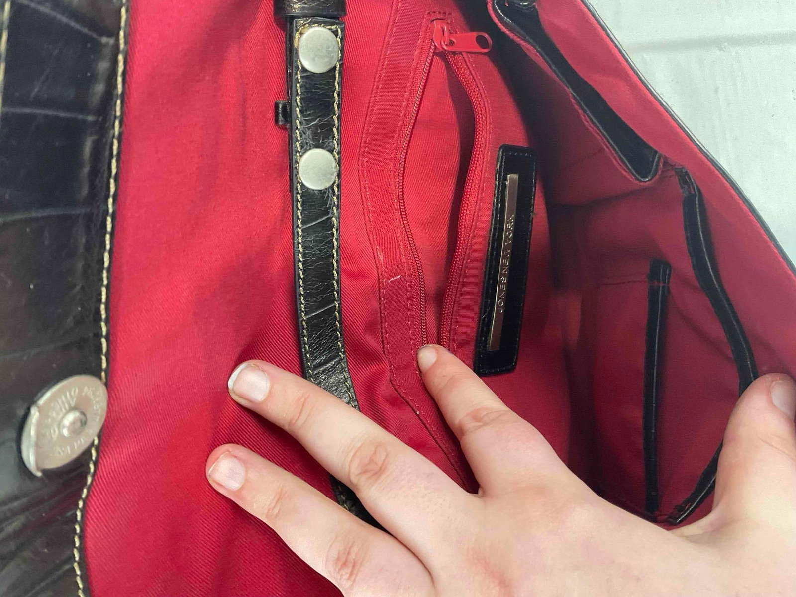 3 pcs Ladies Accessories Assortment, incl. Donald J. Pliner Leather Bag & Silk Blend Scarf. - 7