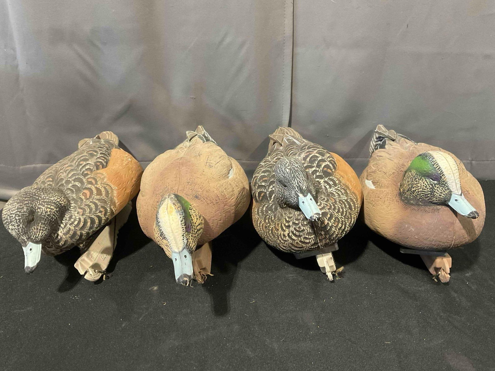 4 pcs Greenhead Gear Plastic Wigeon Duck Decoys, Hens & Drakes. Very Good Condition.: 4 pcs Greenhead Gear Plastic Wigeon Duck Decoys, Hens & Drakes. Very Good Condition. Minor wear indicative of age and use, condition is otherwise very good. Measures 14" x 8" x 8" DM-5600 