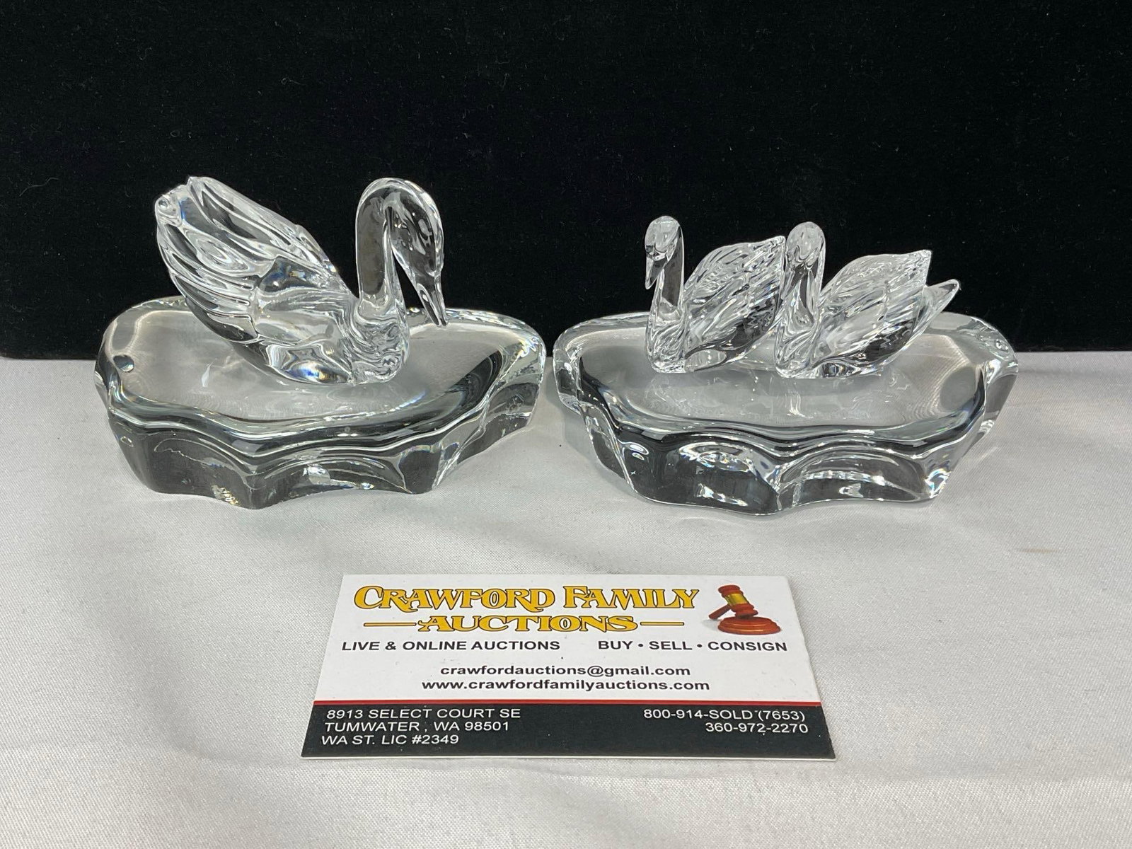 5 Lenox Crystal Pieces, 3 Swans, & 2 Clear Pond pieces, 8h x 5w x 5d inches: Appears to be in good shape. The piece measures approx 8h x 5w x 5d inches. See pics. E-5730 