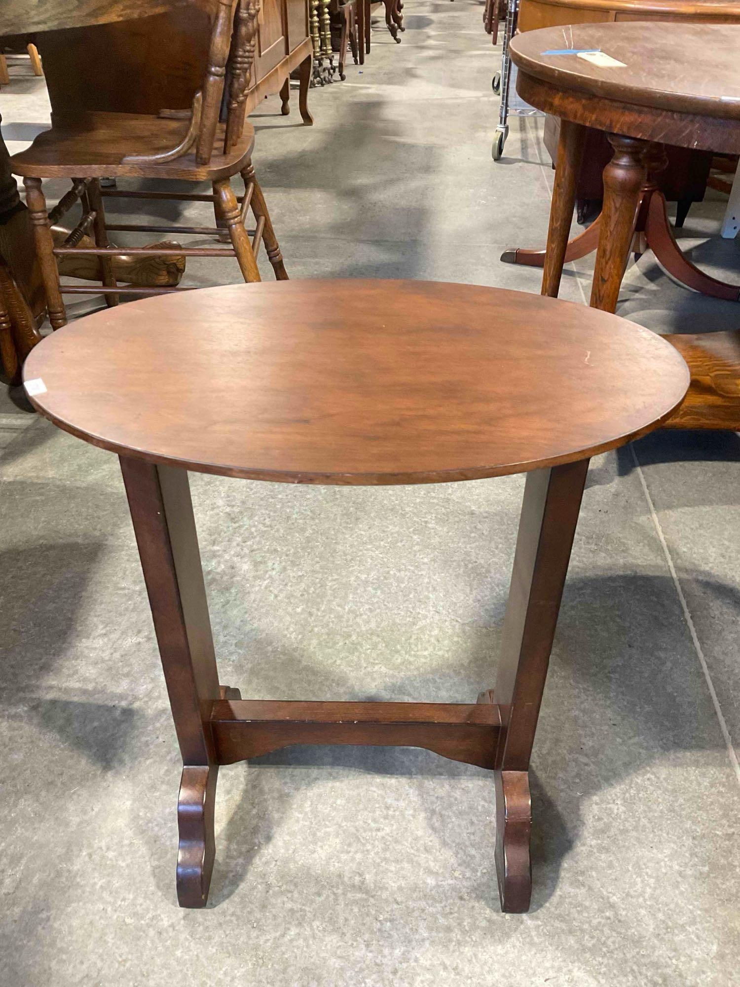 Handsome Modern Ethan Allen Mahogany? Finish Oval Side Table. Very Good Condition. See pics. (1 of 6)