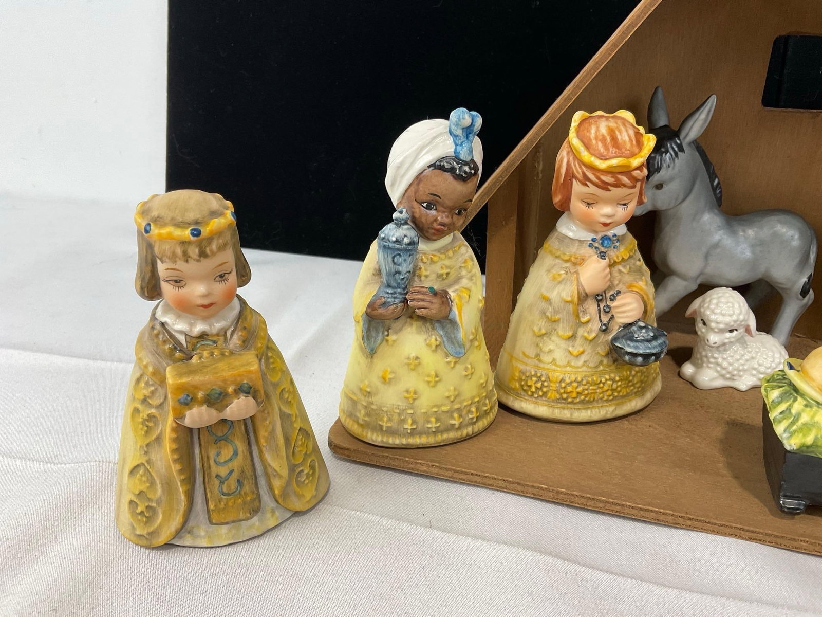 Hummel Porcelain Christmas Nativity, Joseph, Mary, Innkeeper, 3 Kings, Jesus, Lamb & Donkey w/barn - 2