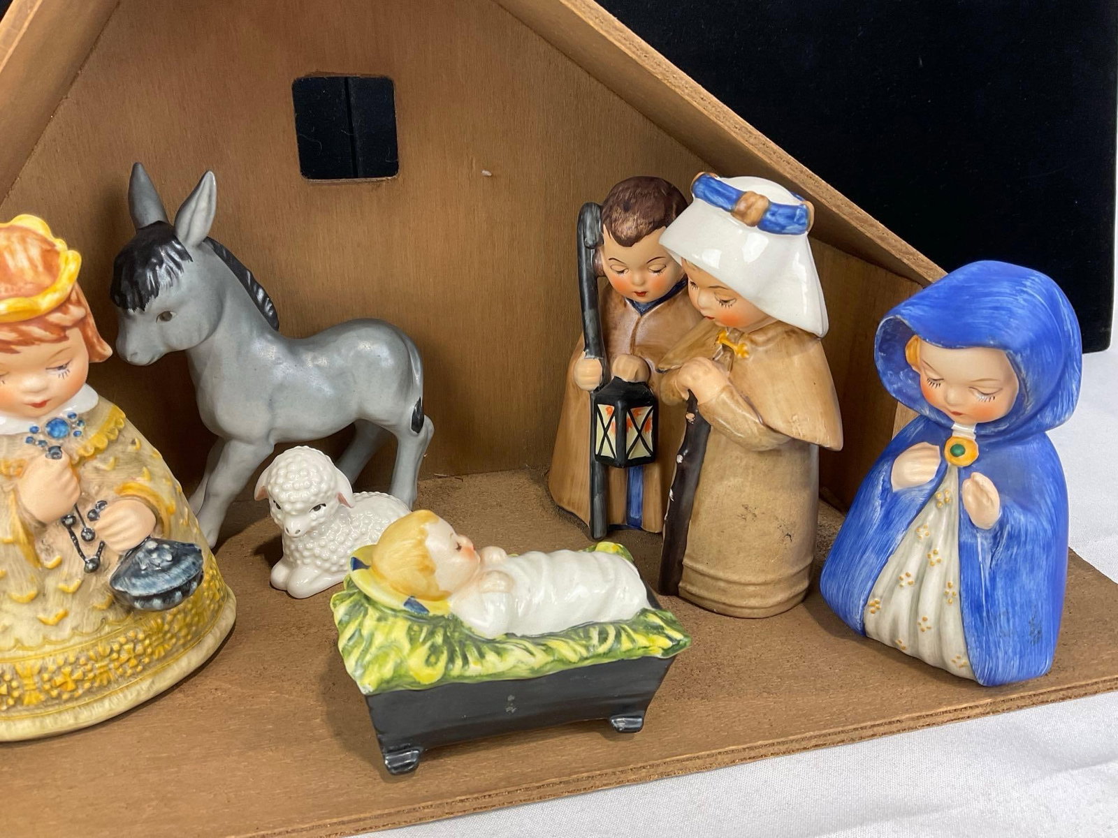 Hummel Porcelain Christmas Nativity, Joseph, Mary, Innkeeper, 3 Kings, Jesus, Lamb & Donkey w/barn - 3