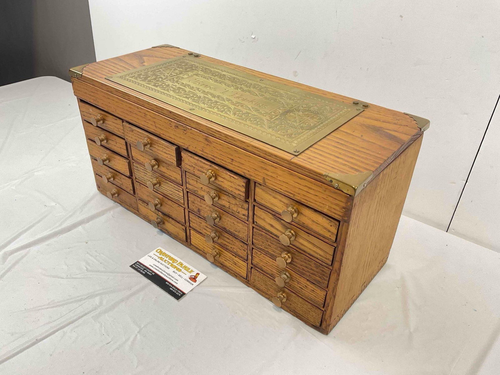 Vintage Oak Watchmaker's Chest w/ Lift Up Top, 20 Drawers & Etched Brass Plaque. See pics. - 3