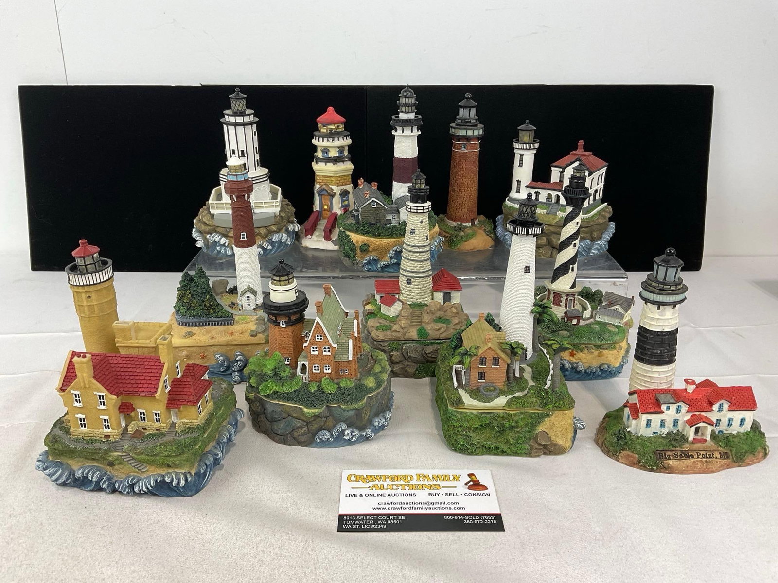 Selection of Light up Lighthouses, 11 pieces, 9 Holsted House Trinket Boxes, 2 Resin pieces: All untested, looks like 10 of them have lights. Appears to be in good shape. The piece measures approx 17h x 14w x 10d inches. See pics. E-5660 
