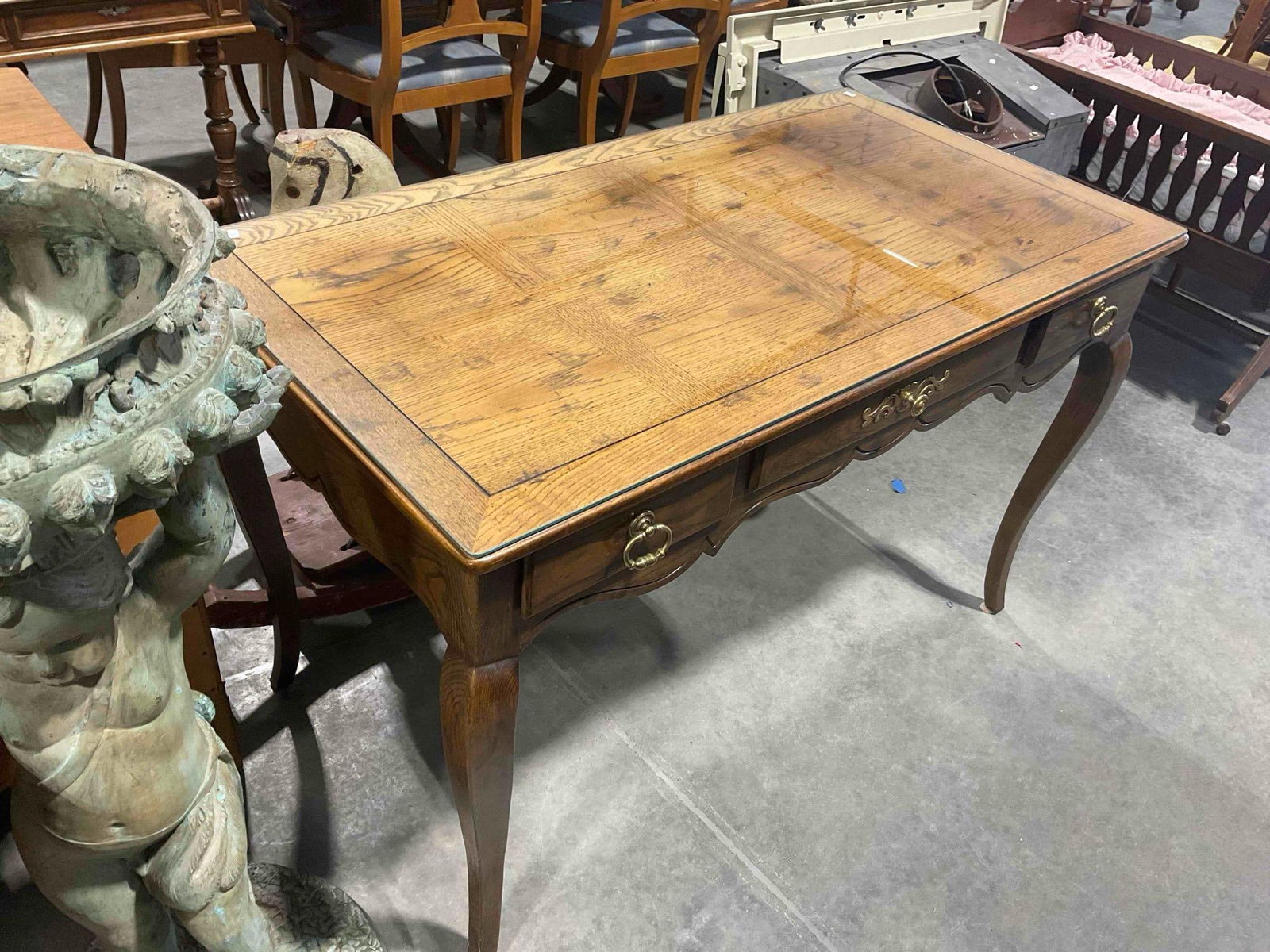 Vintage Henredon French Provincial Style Oak Writing Desk w/ Glass Top. Excellent Condition. - 3