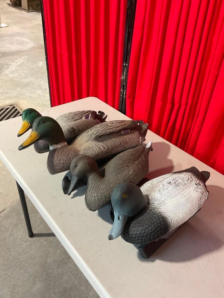 Collection of 4x Floating Duck Decoys in Fair Condition Inc Flambeau Brand: Approximately 28" x 18" x 10" altogether. Items are in fair condition with minor wear. V-5600 *Oversized shipping may apply* 