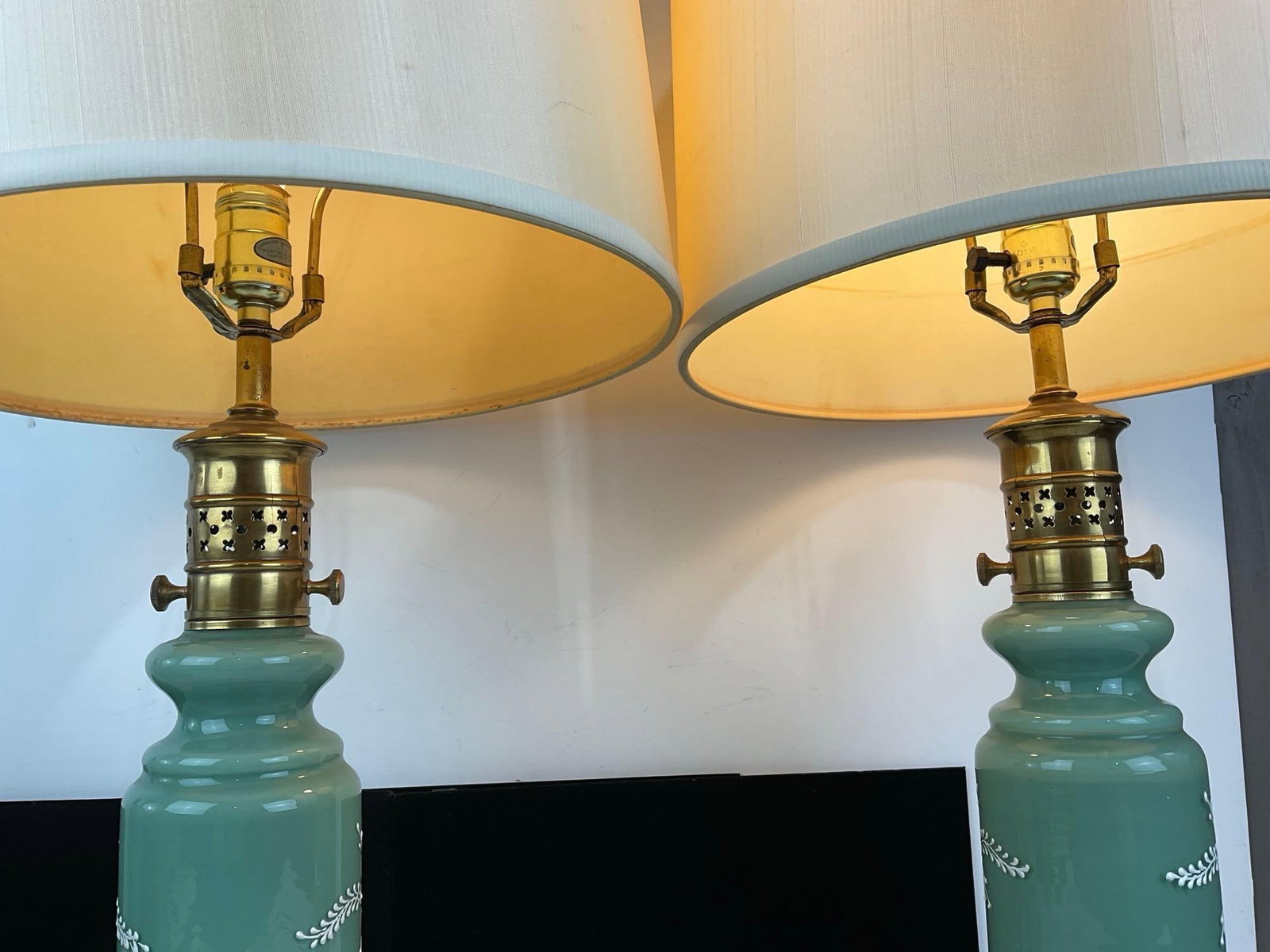 Pair of Handpainted White Floral Design Jade Glass Lamps, Brass w/White Shades, both tested/working - 6