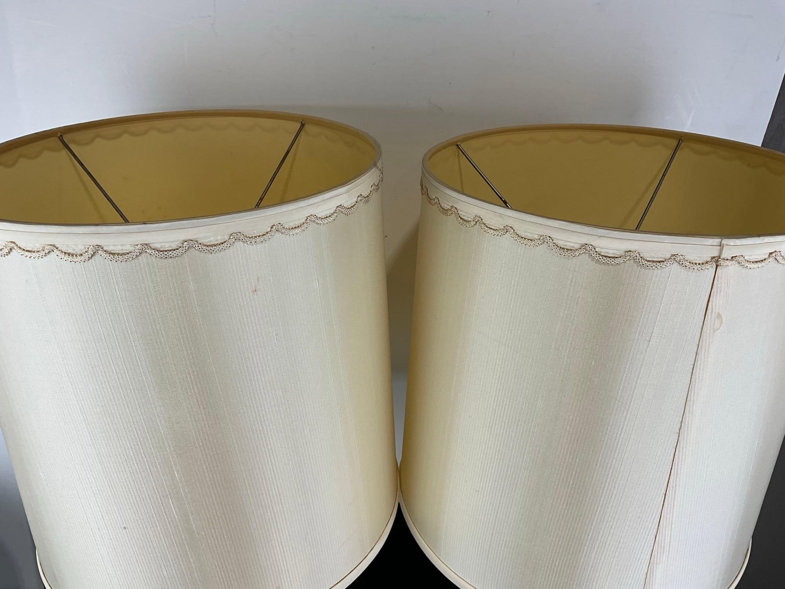 Pair of Handpainted White Floral Design Jade Glass Lamps, Brass w/White Shades, both tested/working - 7