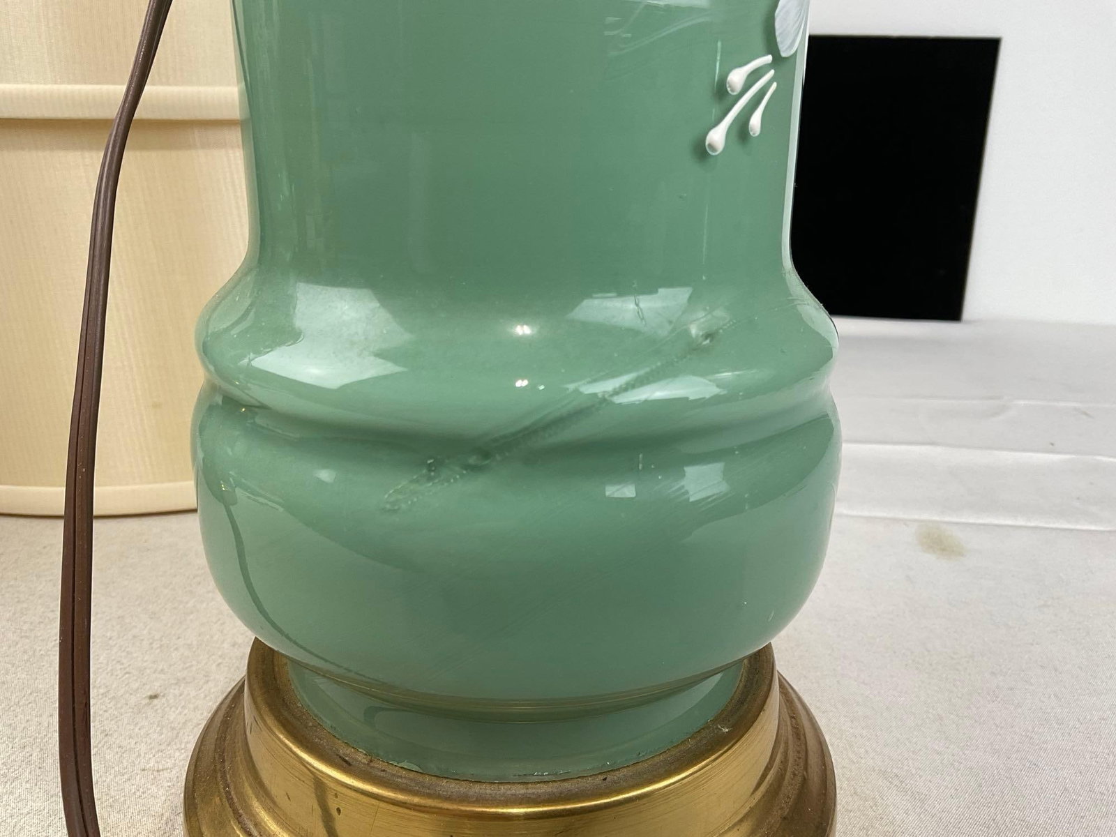 Pair of Handpainted White Floral Design Jade Glass Lamps, Brass w/White Shades, both tested/working - 8