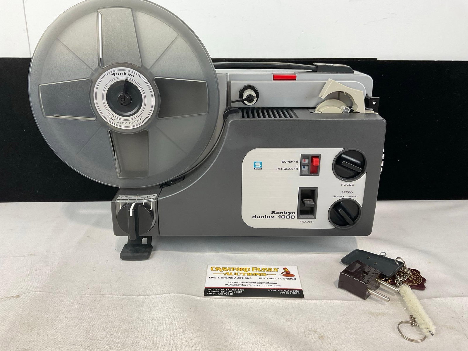 Sankyo Dualux-1000 Film Projector, Super 8 & standard 8mm film: Appears to be in good shape. The piece measures approx 10h x 14w x 10d inches. See pics. E-5830
