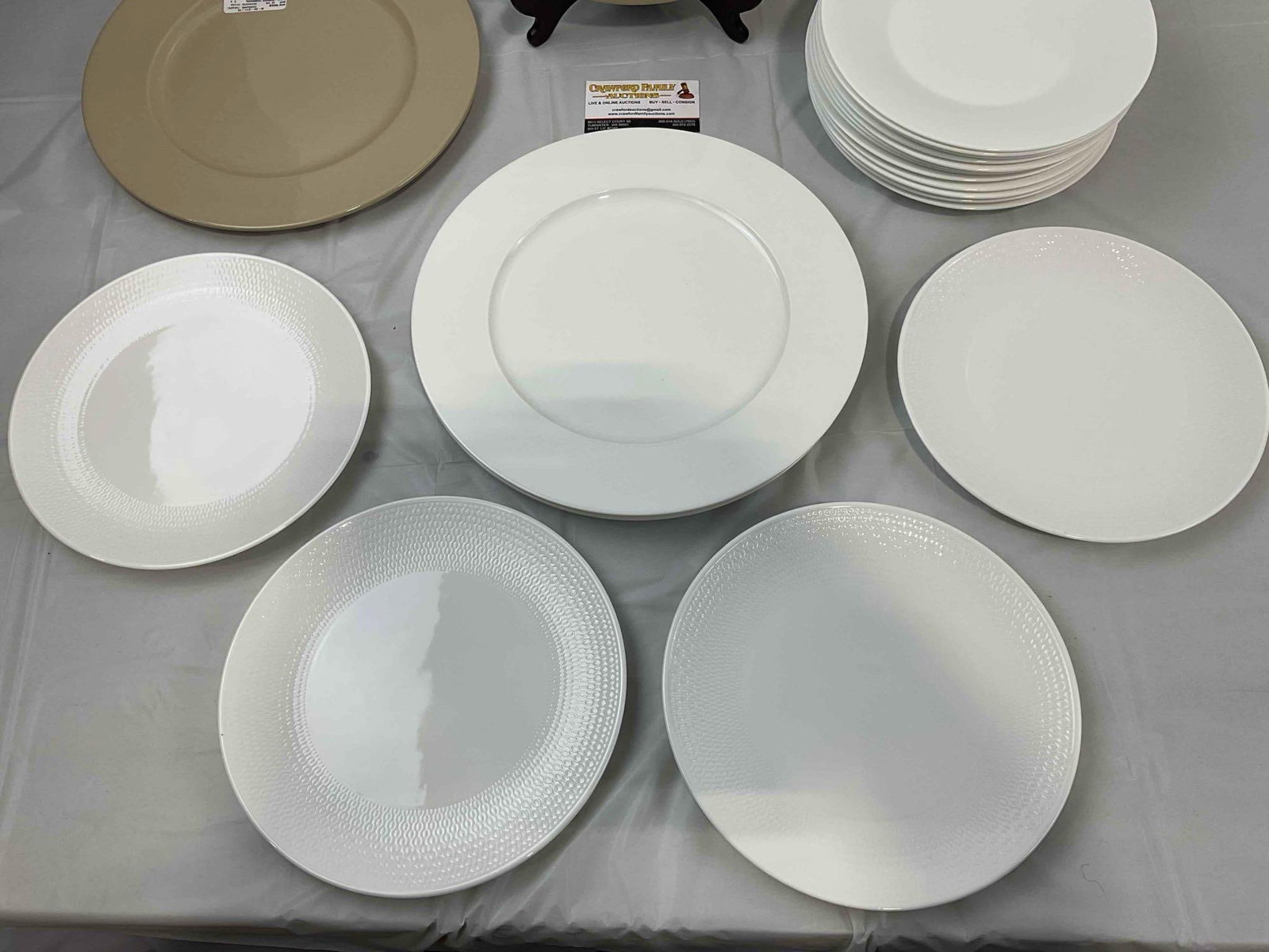 20 pcs Ceramic Plates, incl. 18x Wedgwood & 2x Villeroy & Boch. Very Good Condition. - 2