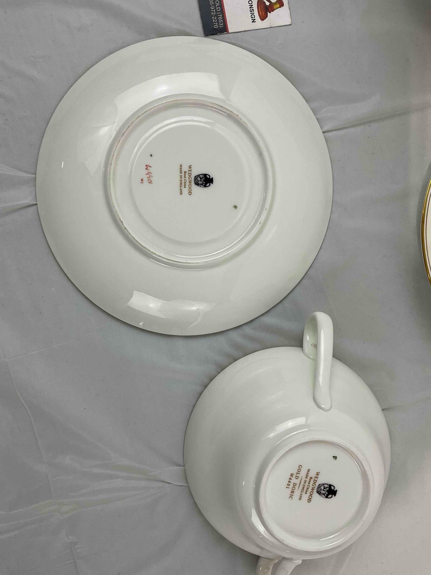 18 pcs Wedgwood White Bone China Dishes in Doric Pattern w/ Gold Trim. Very Good Condition. - 4