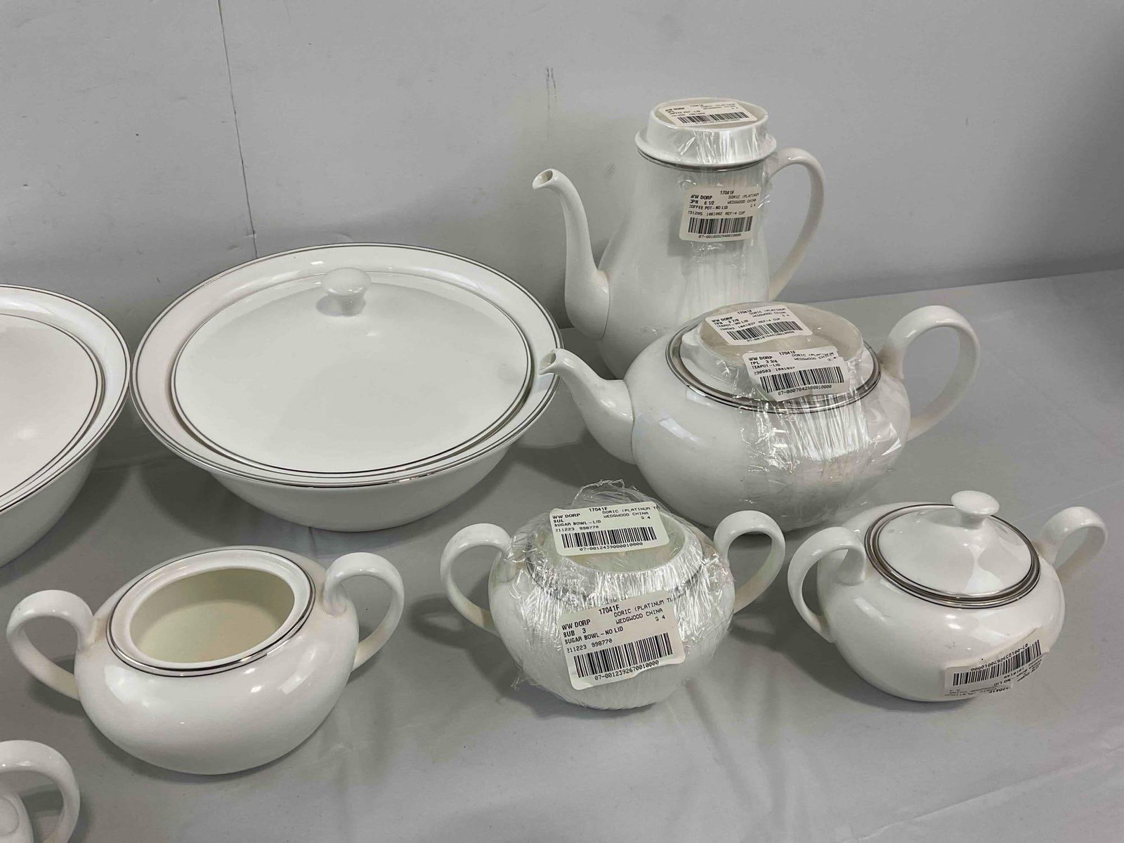 25 pcs Wedgwood White China Dish Set in Doric Pattern w/ Silver Trim. Very Good Condition. - 5