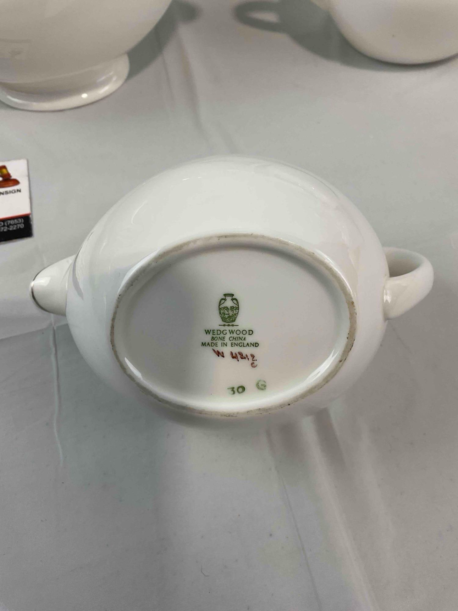 25 pcs Wedgwood White China Dish Set in Doric Pattern w/ Silver Trim. Very Good Condition. - 6