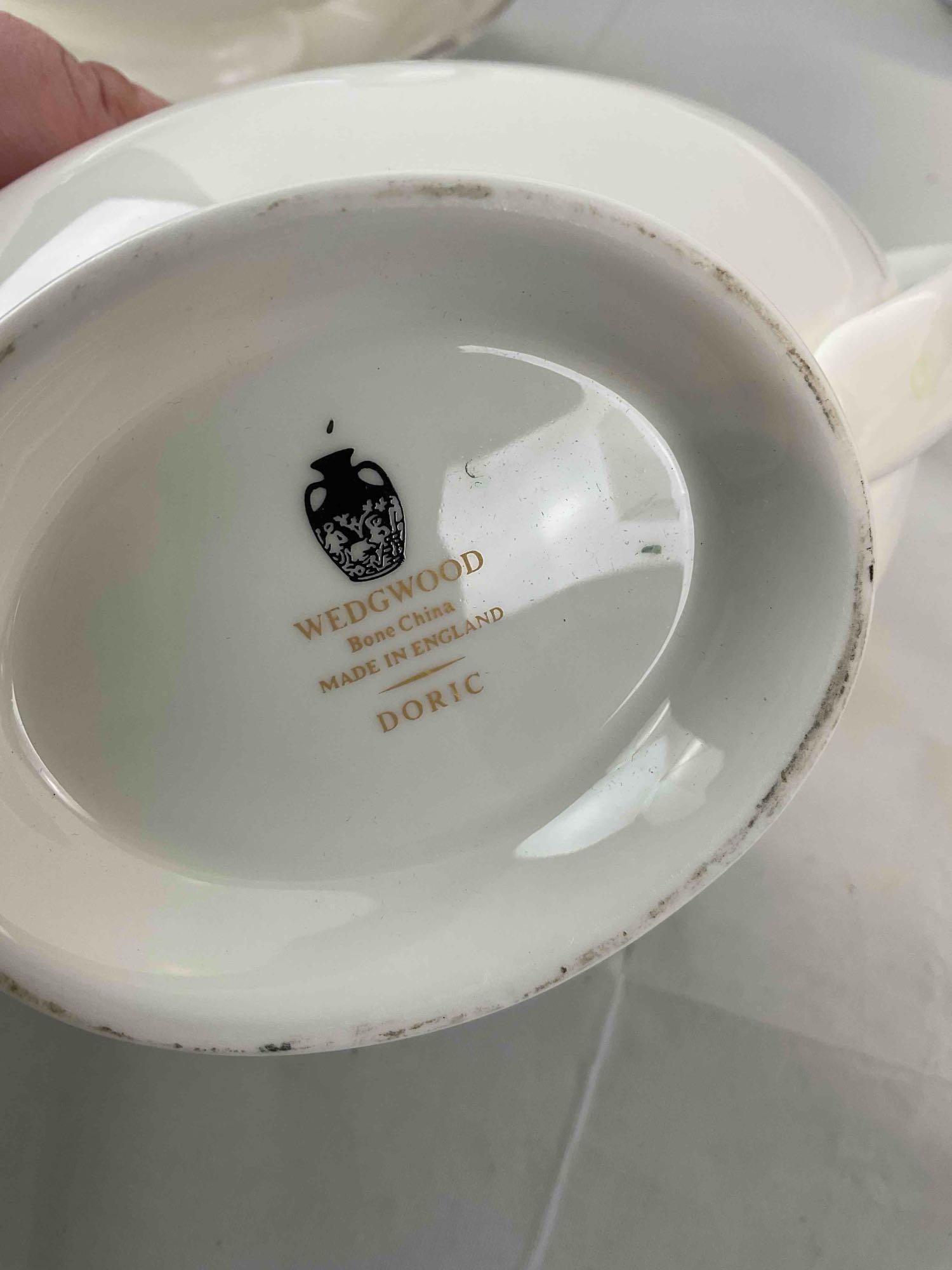 25 pcs Wedgwood White China Dish Set in Doric Pattern w/ Silver Trim. Very Good Condition. - 7