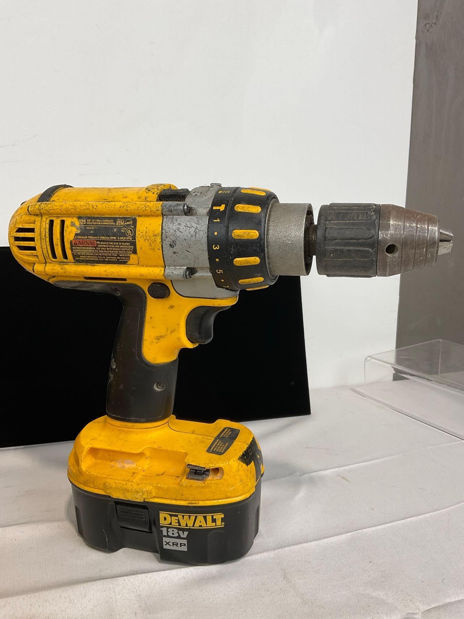 DeWalt DC925 18V Cordless XRP Hammer Drill/Driver & 6.5 inch DC390 Circular Saw - 4