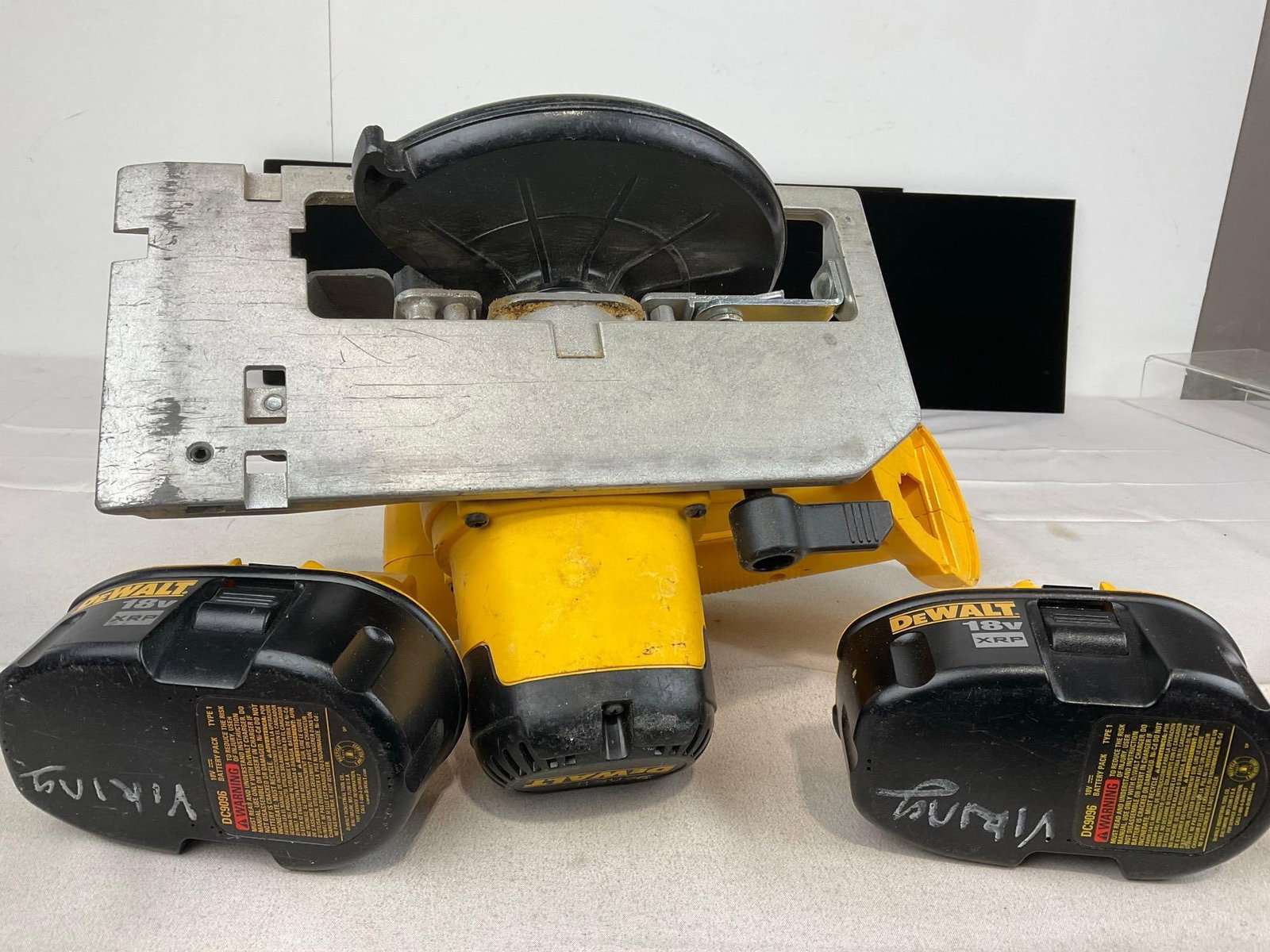 DeWalt DC925 18V Cordless XRP Hammer Drill/Driver & 6.5 inch DC390 Circular Saw - 6