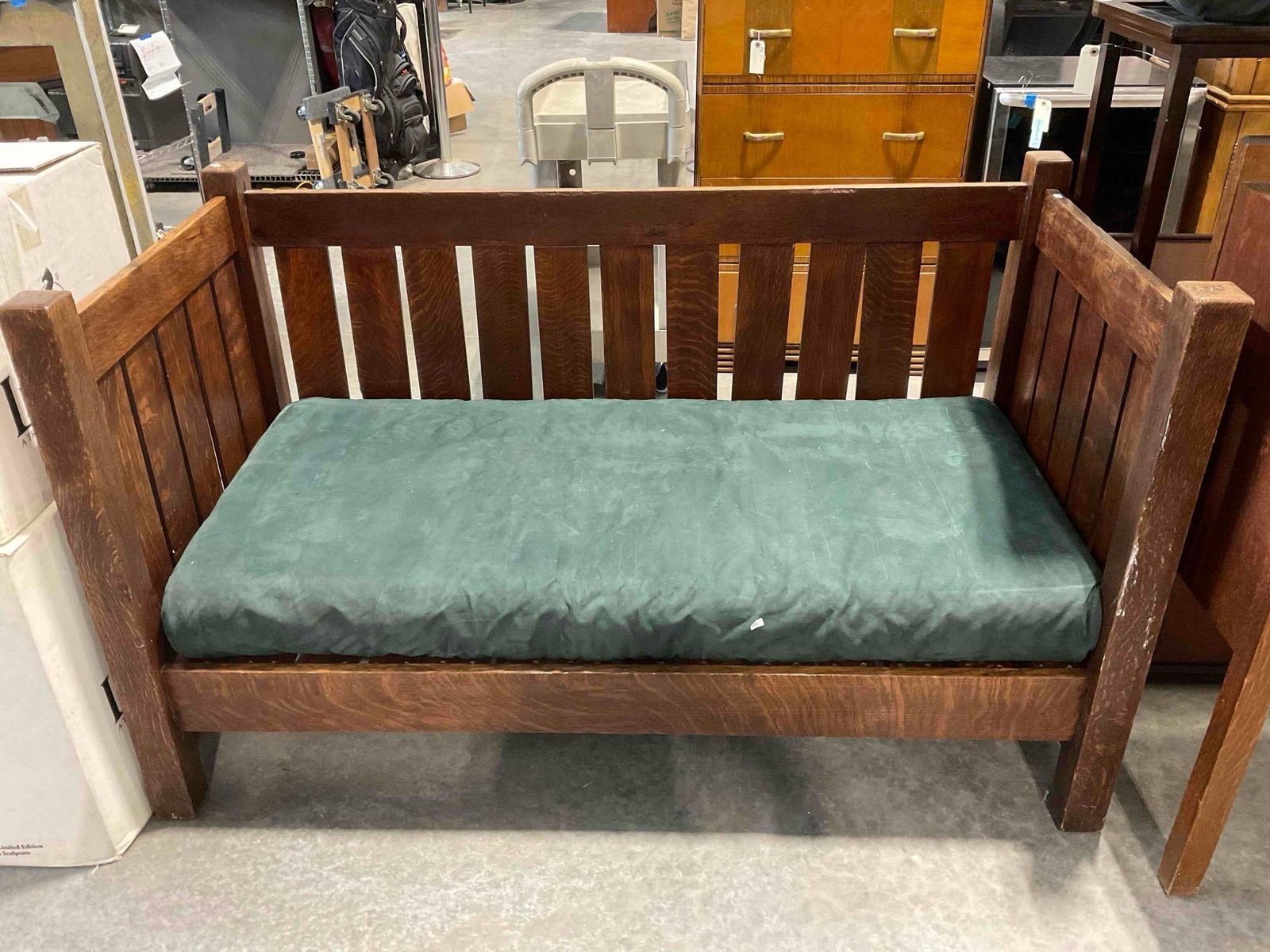 Antique Arts & Crafts Style Quarter Sawn Oak Settle Sofa w/ Green Cushions. Very Good Cond. - 5