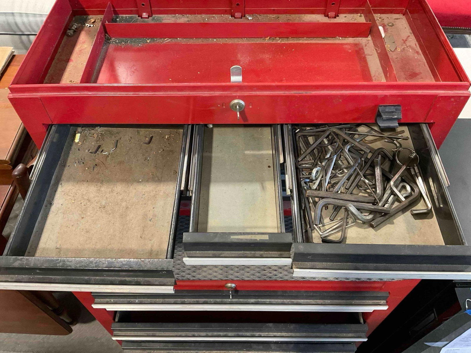 Red Metal Rolling Tool Chest w/ 13 Drawers, Keys & Contents. Good Condition. See pics. - 8