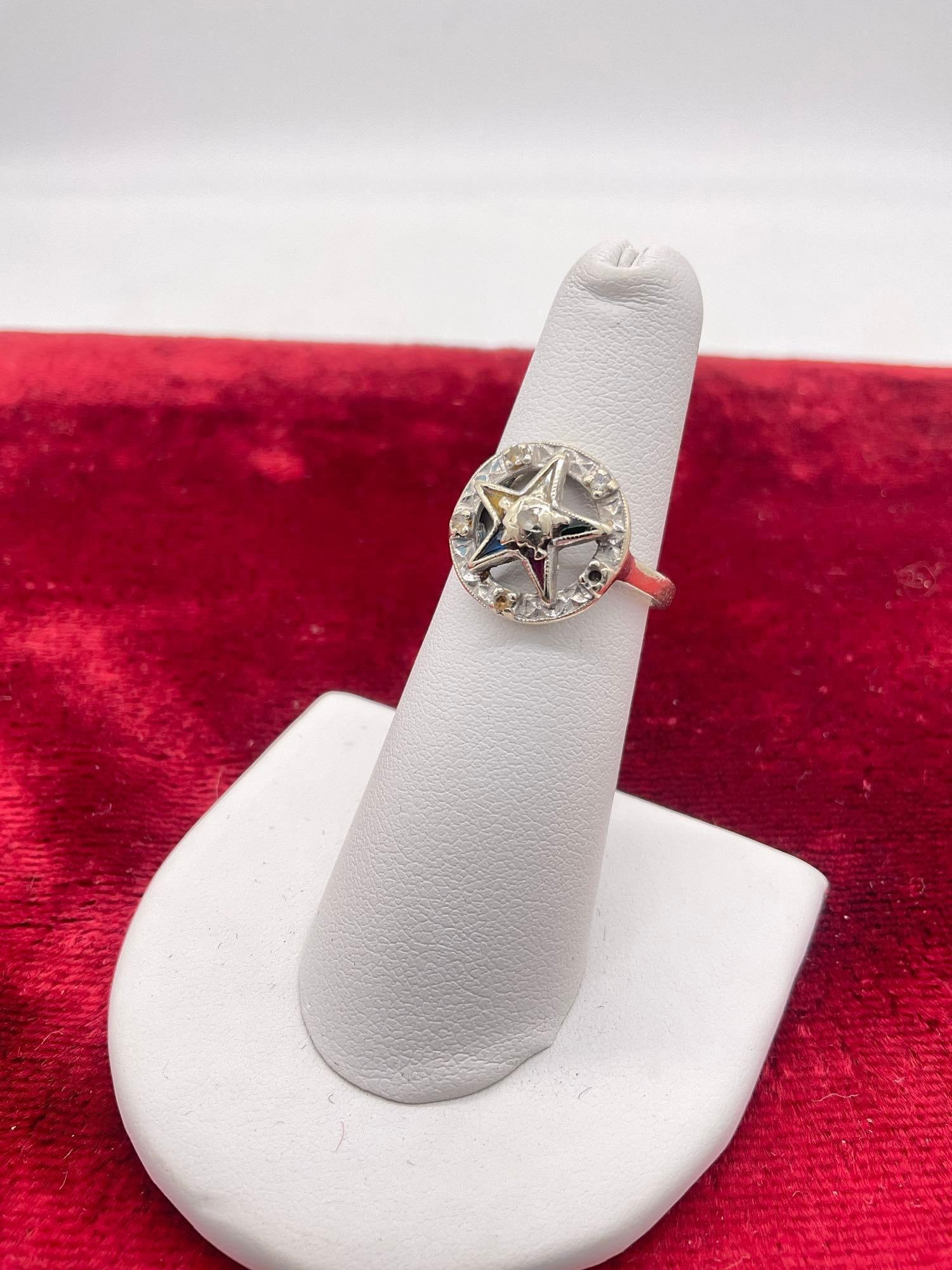 Vintage Womens 10K gold ring W/ Star design assorted small gemstones SZ6 / 3.12 Grms: C-5520