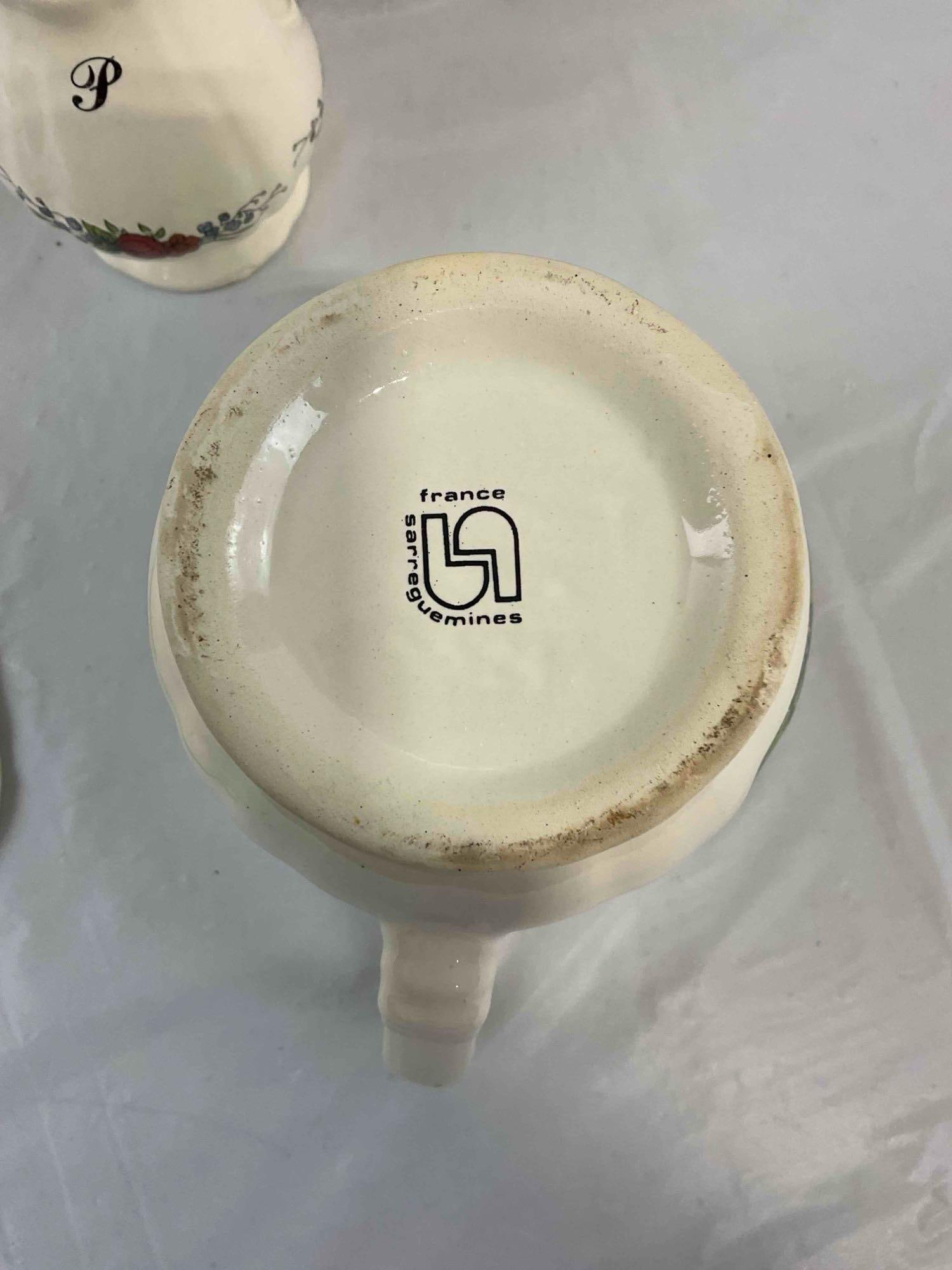 11 pcs Vintage Sarreguemines French Ceramic Dishes in Obernai Pattern. See pics and desc. - 11