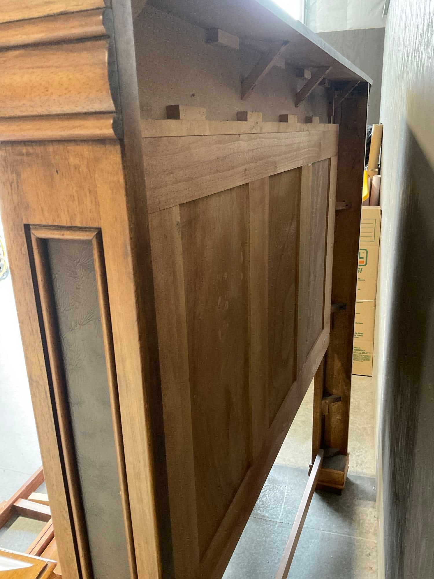 Large solid oak and maple two tone Queen bed frame incl. slats - fair to good cond - 5