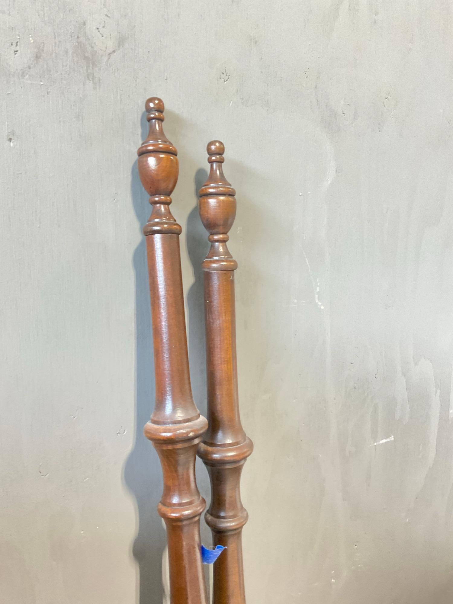 Lovely vintage 60's queen mahogany bed frame with finial toppers, in fair to good cond - 2