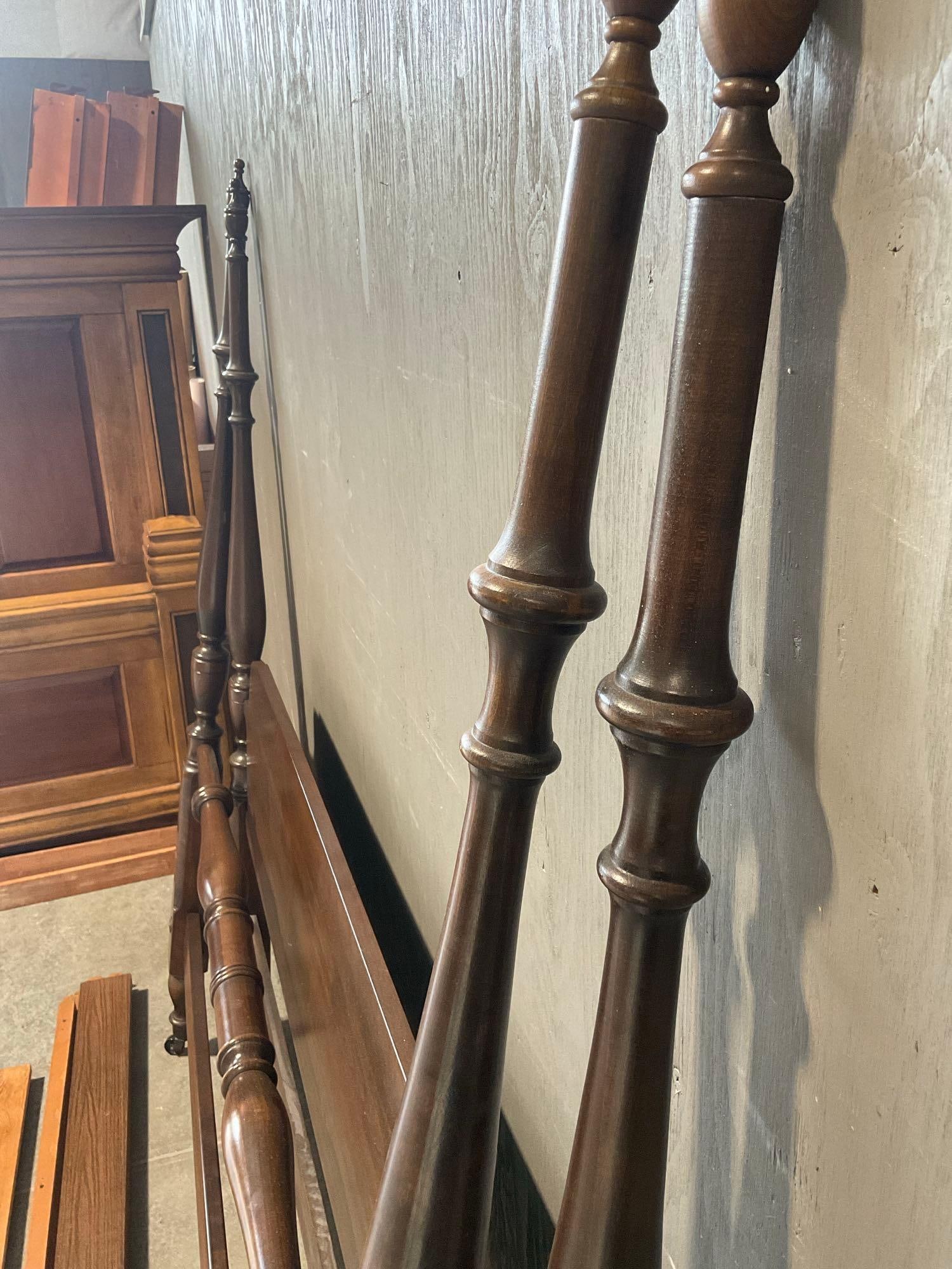 Lovely vintage 60's queen mahogany bed frame with finial toppers, in fair to good cond - 5