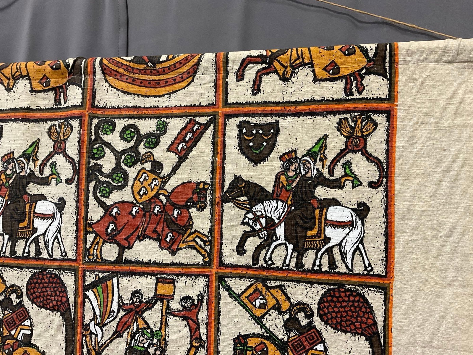 Vintage 1970s Linen Fabric Renaissance Medieval Royalty Pattern, 64 x 58 inches - 2