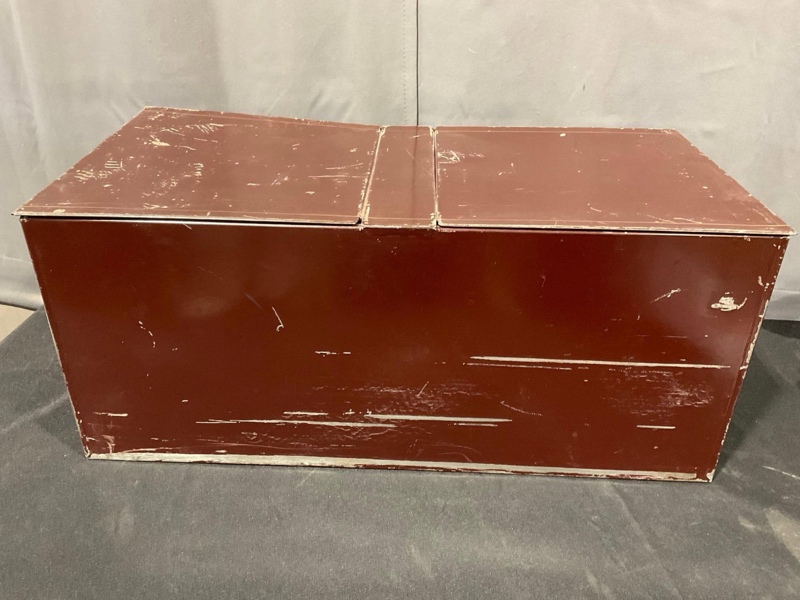 Assorted Vintage Drafting Tools in Metal Box, Rulers, Compasses, Blades, Drawing Leads & More: Appears to be in good shape. The piece measures approx 11h x 24w x 12d inches. See pics. E-5360 *Oversized shipping may apply*
