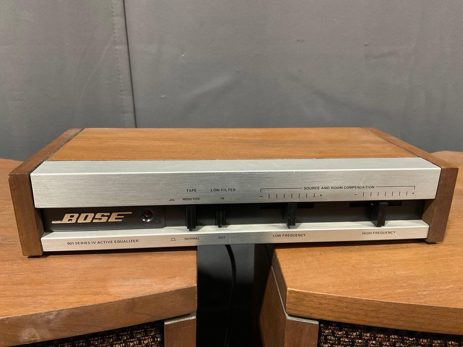 Pair of 1970s Bose 901 Series IV Speakers & Active Equalizer - 2