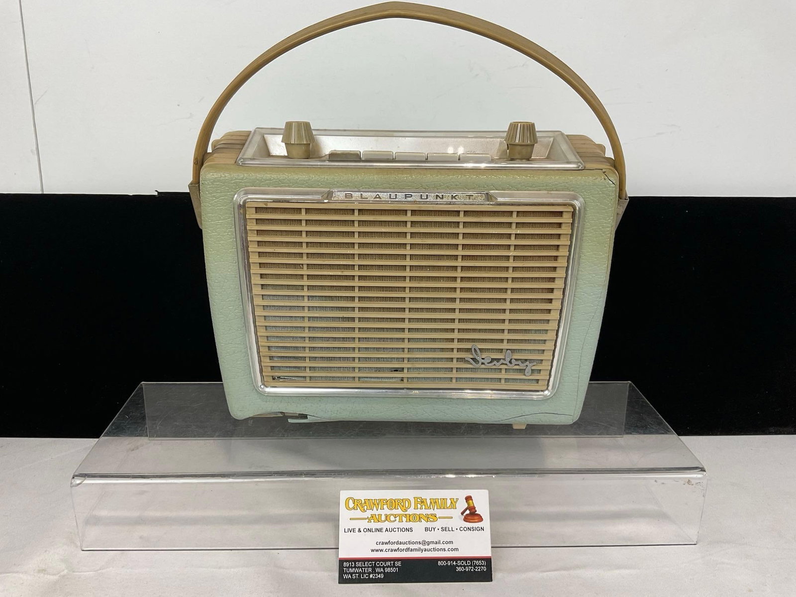 Vintage 1960s German Blaupunkt Derby Portable Radio, 10h x 12w x 5d inches, cracked case: Looks to be battery operated, untested. Appears to be in fair shape, the case has cracked in a few places, needs to be serviced. The piece measures approx 10h x 12w x 5d inches. See pics. E-5360