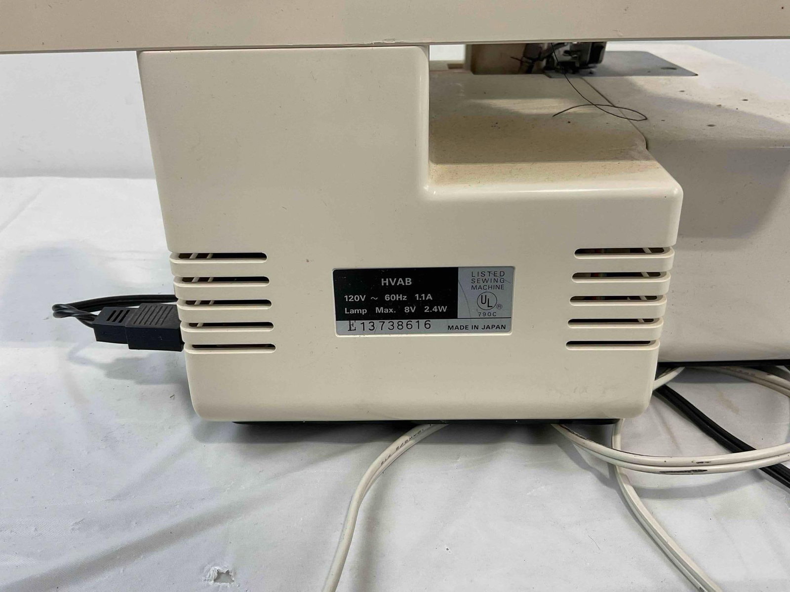 Vintage Husqvarna Huskylock Thread Serger Model 560 ED T w/ Foot Pedal. Tested, Works. - 6