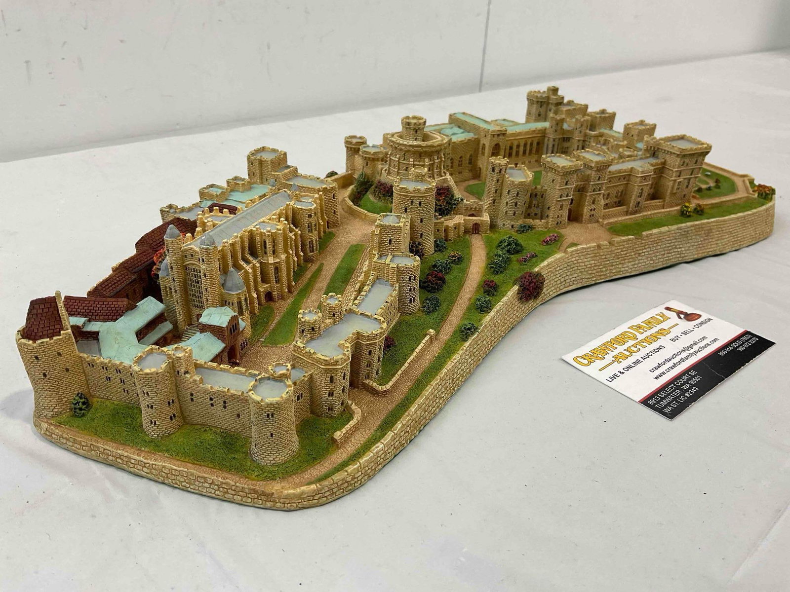 Vintage Danbury Mint Resin Sculpture of Windsor Castle w/ Original Box. Very Good Condition. - 2