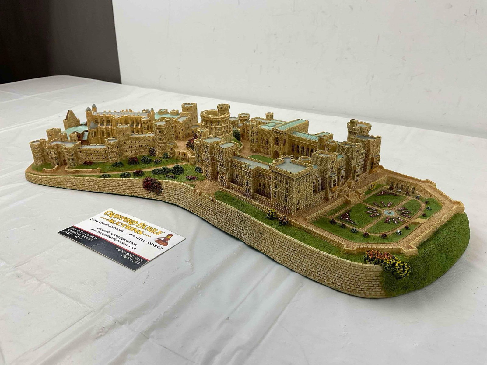 Vintage Danbury Mint Resin Sculpture of Windsor Castle w/ Original Box. Very Good Condition. - 3