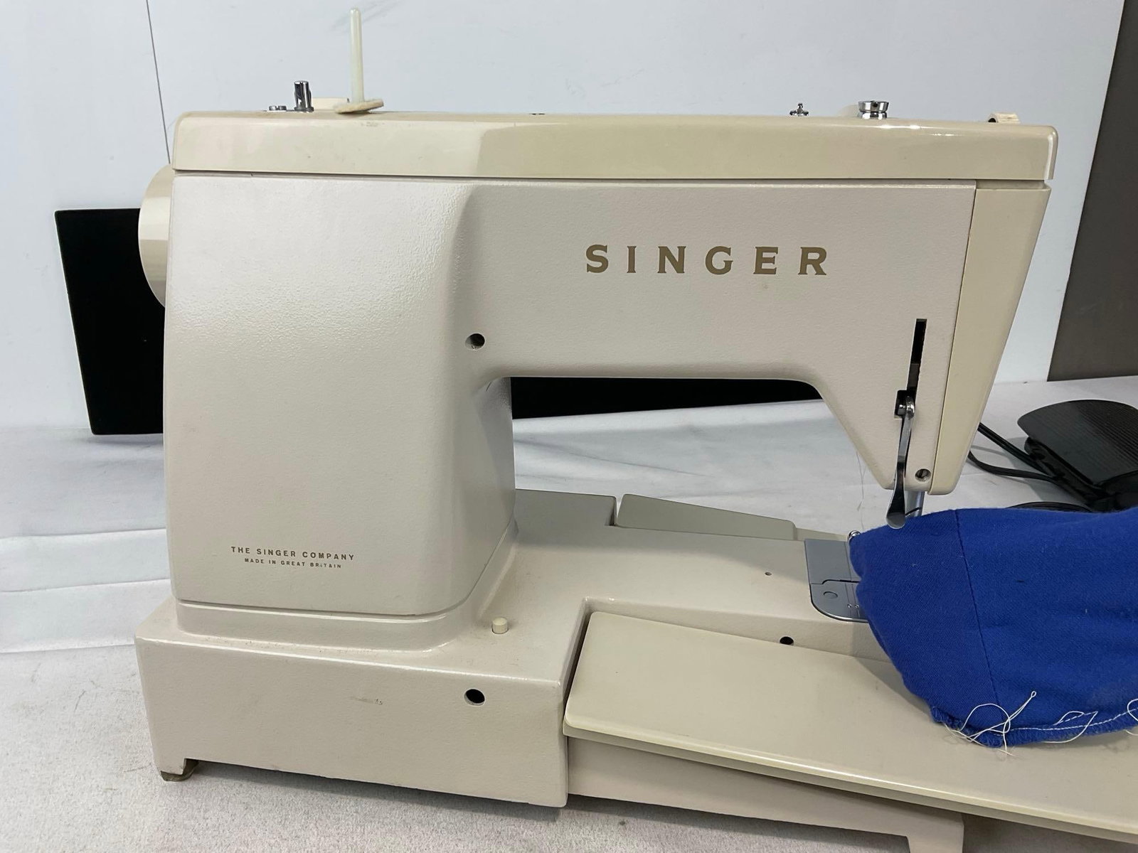Singer Stylist 534 Sewing Machine, tested & working, w/pedal - 3
