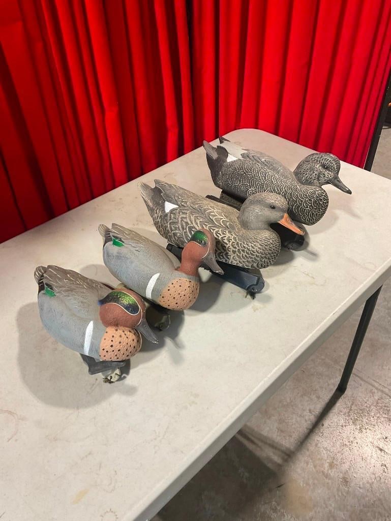Collection of 4x Floating Duck Decoys in Fair Condition Inc. Snaplock & Greenheag Gear: Approximately 17" x 16" x 10" altogether. Items are in fair condition with some minor wear. V-5600
