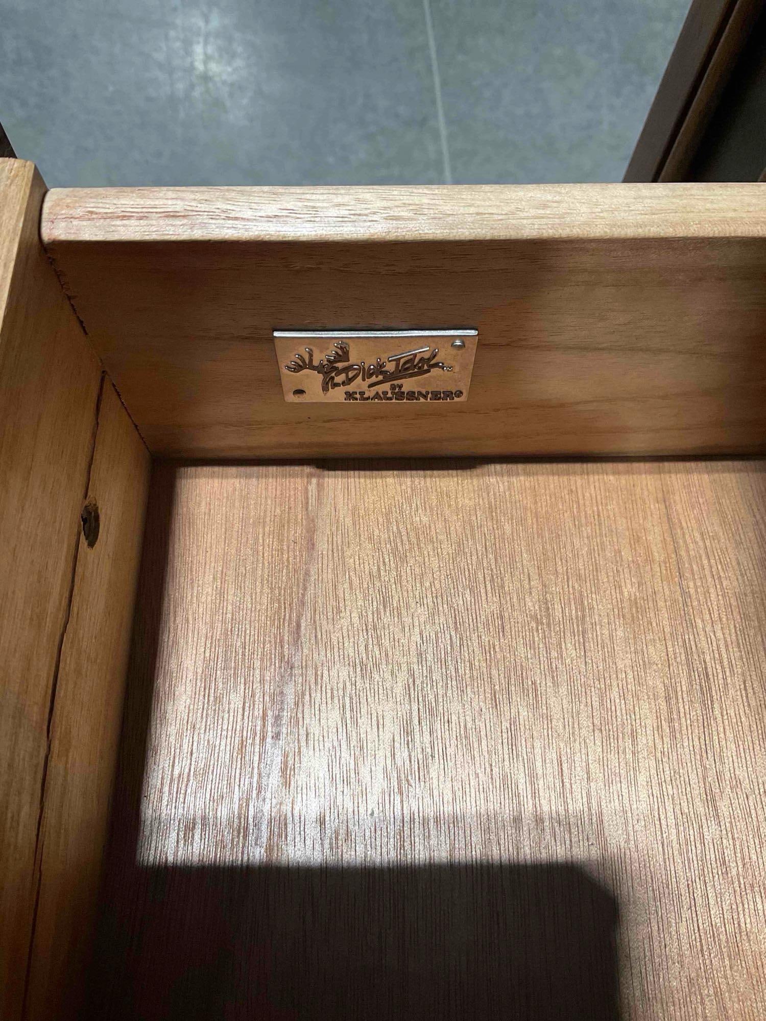 Klaussner "Dick Idol" Cherry / Maple finish Rustic Dresser w/ 9 Drawers. Very Good Condition. - 5