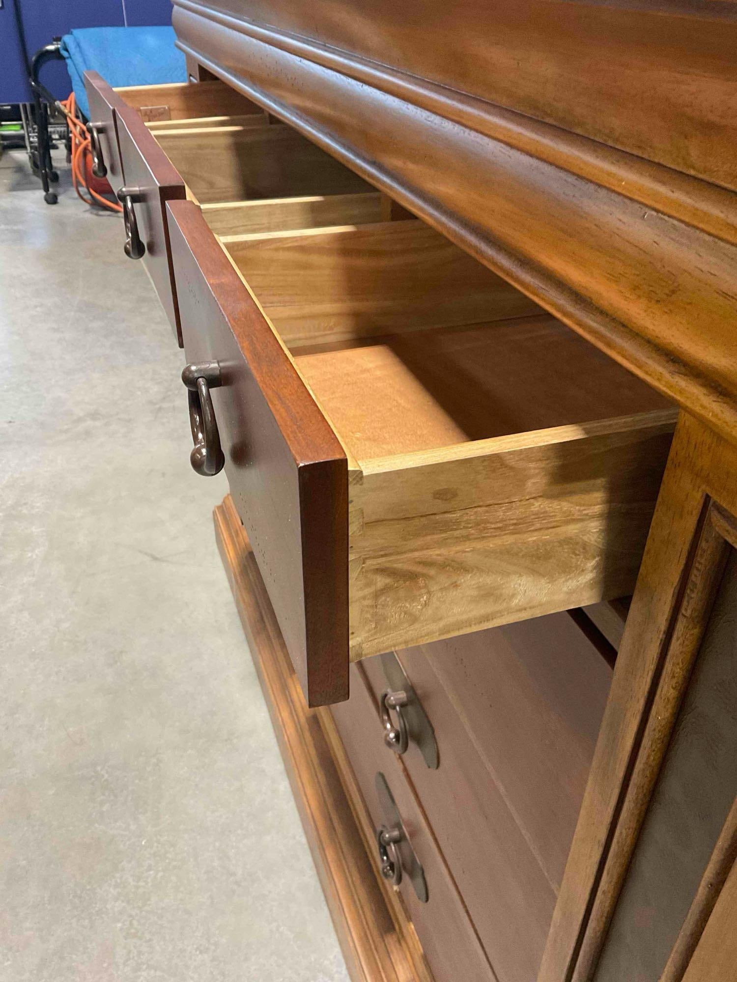 Klaussner "Dick Idol" Cherry / Maple finish Rustic Dresser w/ 9 Drawers. Very Good Condition. - 6