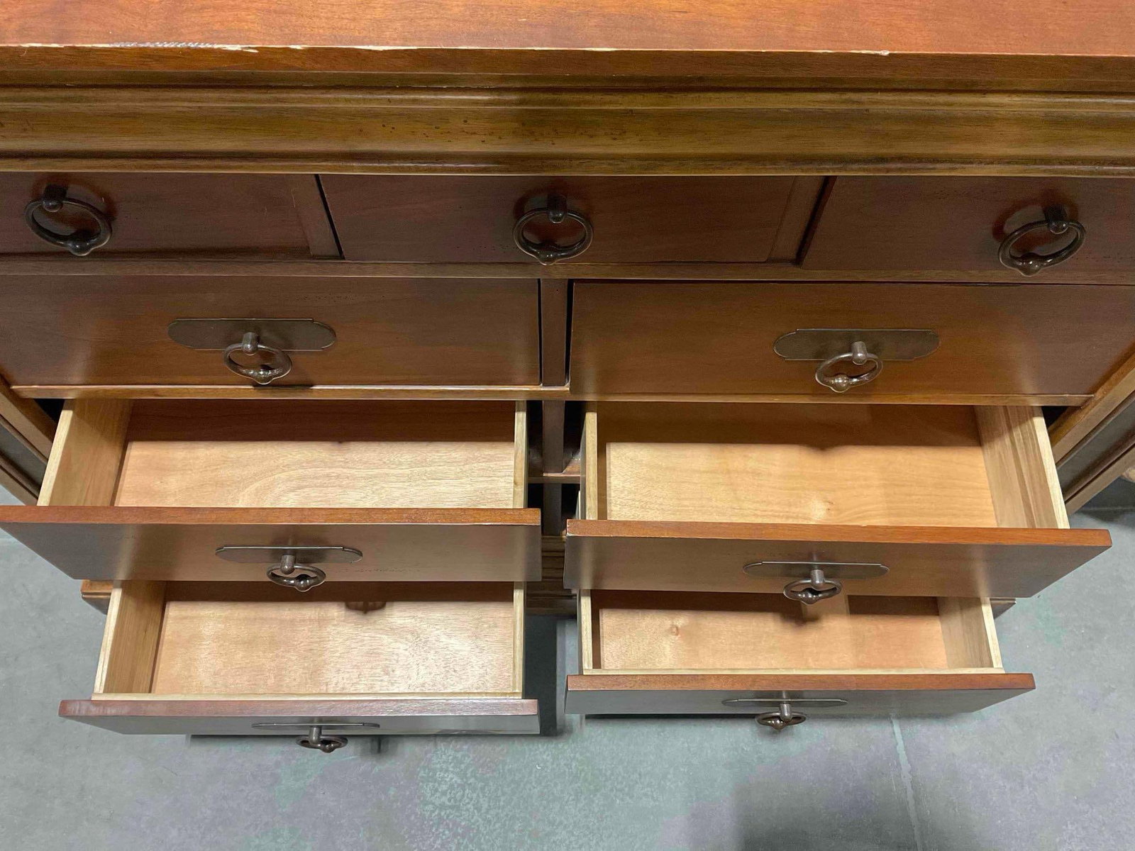 Klaussner "Dick Idol" Cherry / Maple finish Rustic Dresser w/ 9 Drawers. Very Good Condition. - 9
