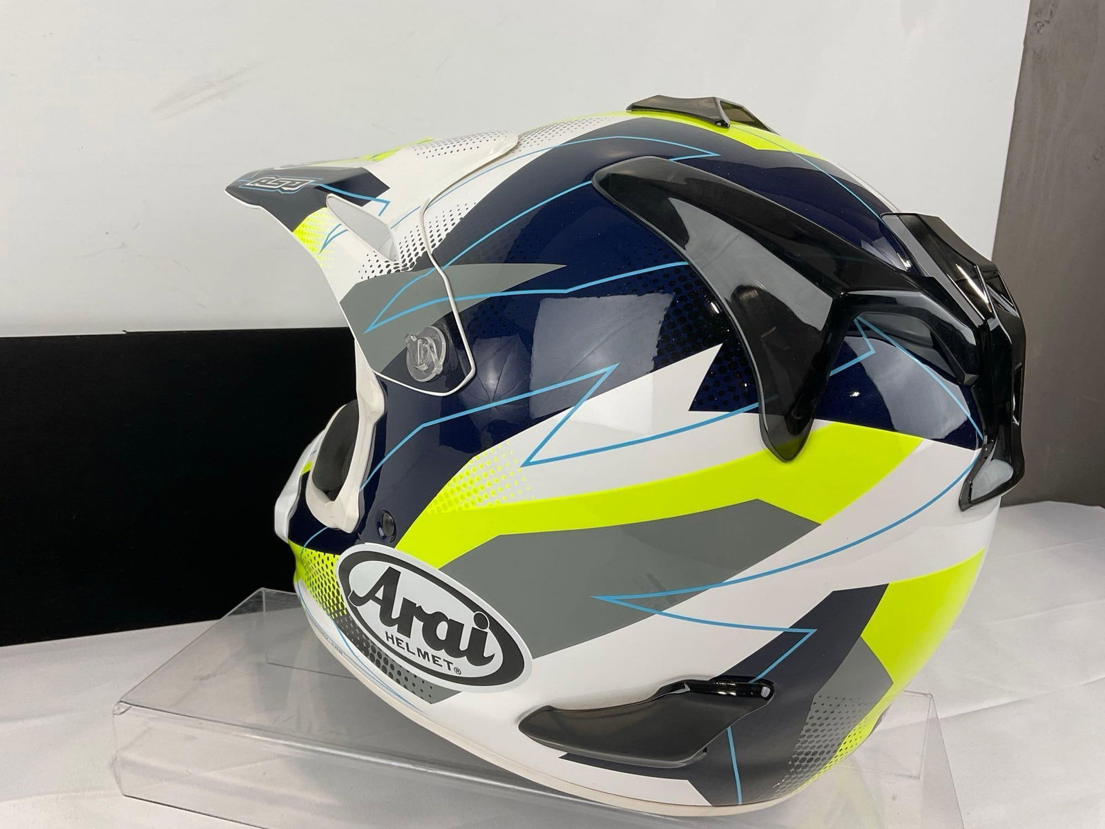 Arai VX-Pro4 Resolute MX Offroad Helmet in Resolute Yellow, size XL - 3