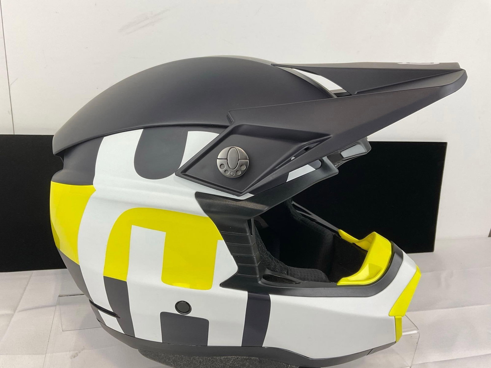 Bell Helmets Moto-10 Spherical MIPS, w/Husqvarna Visor, Size XXL - 4