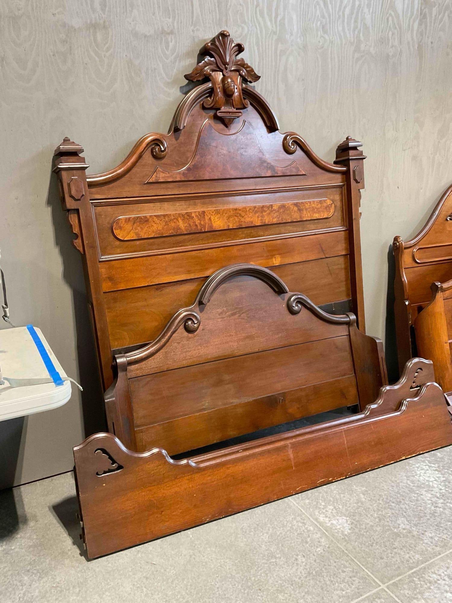 Handsome Antique Mahogany Wood Full Bed Frame w/ Burl Panels & Carved Headboard. - 3