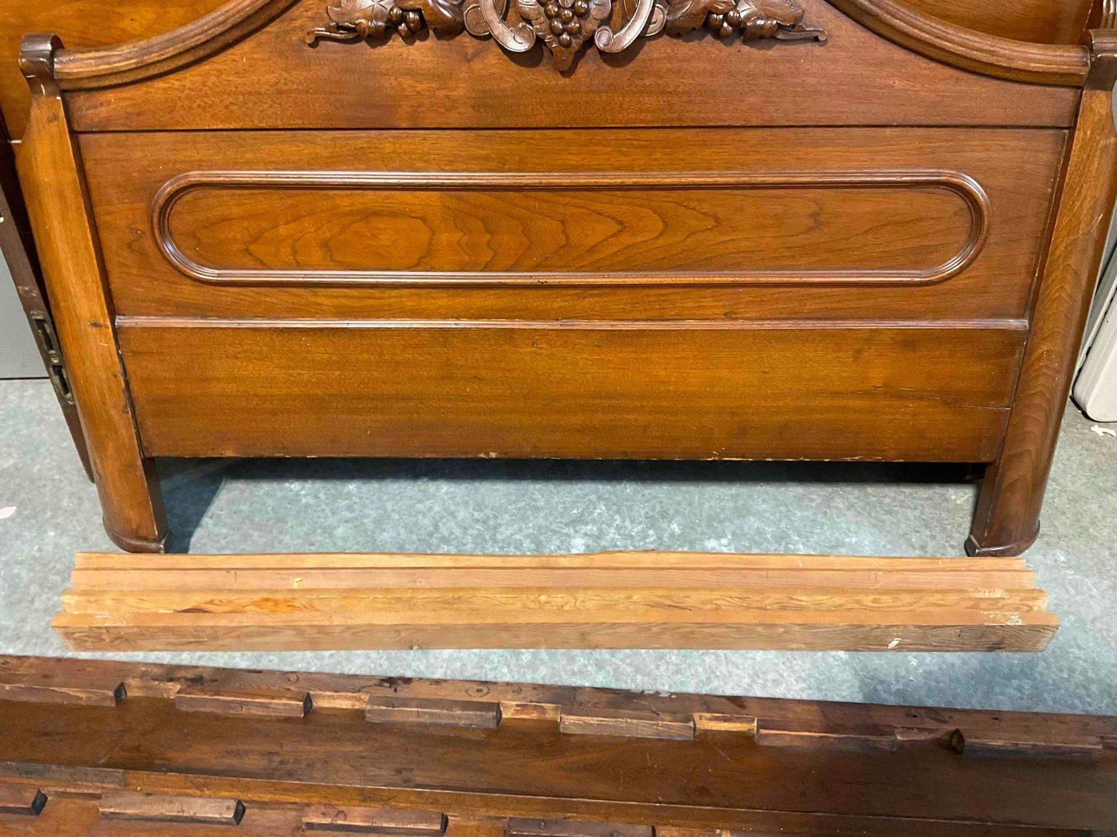 Sweet Antique Mahogany Wood Full Bed Frame w/ Carved Grape Motif. Good Condition. See pics. - 7