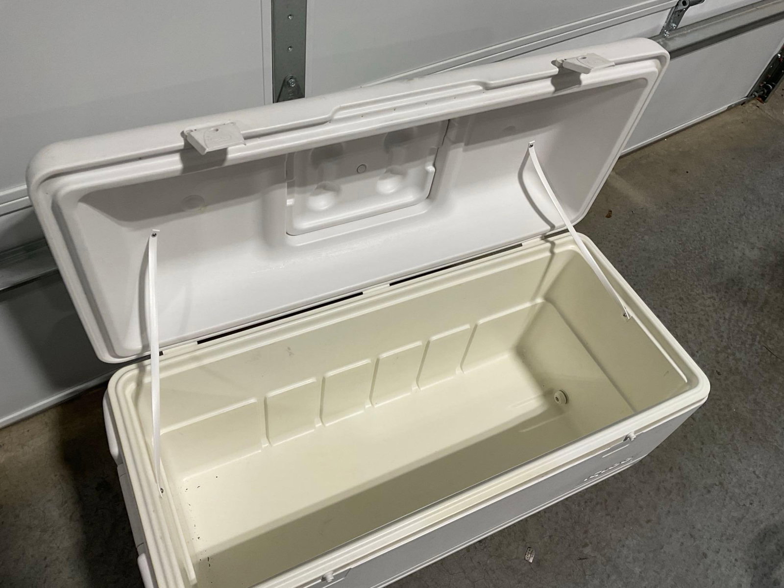 Igloo Quick & Cool 150 Quart Hardsided Chest Cooler, in white, 24h x 42w x 19d inches - 3