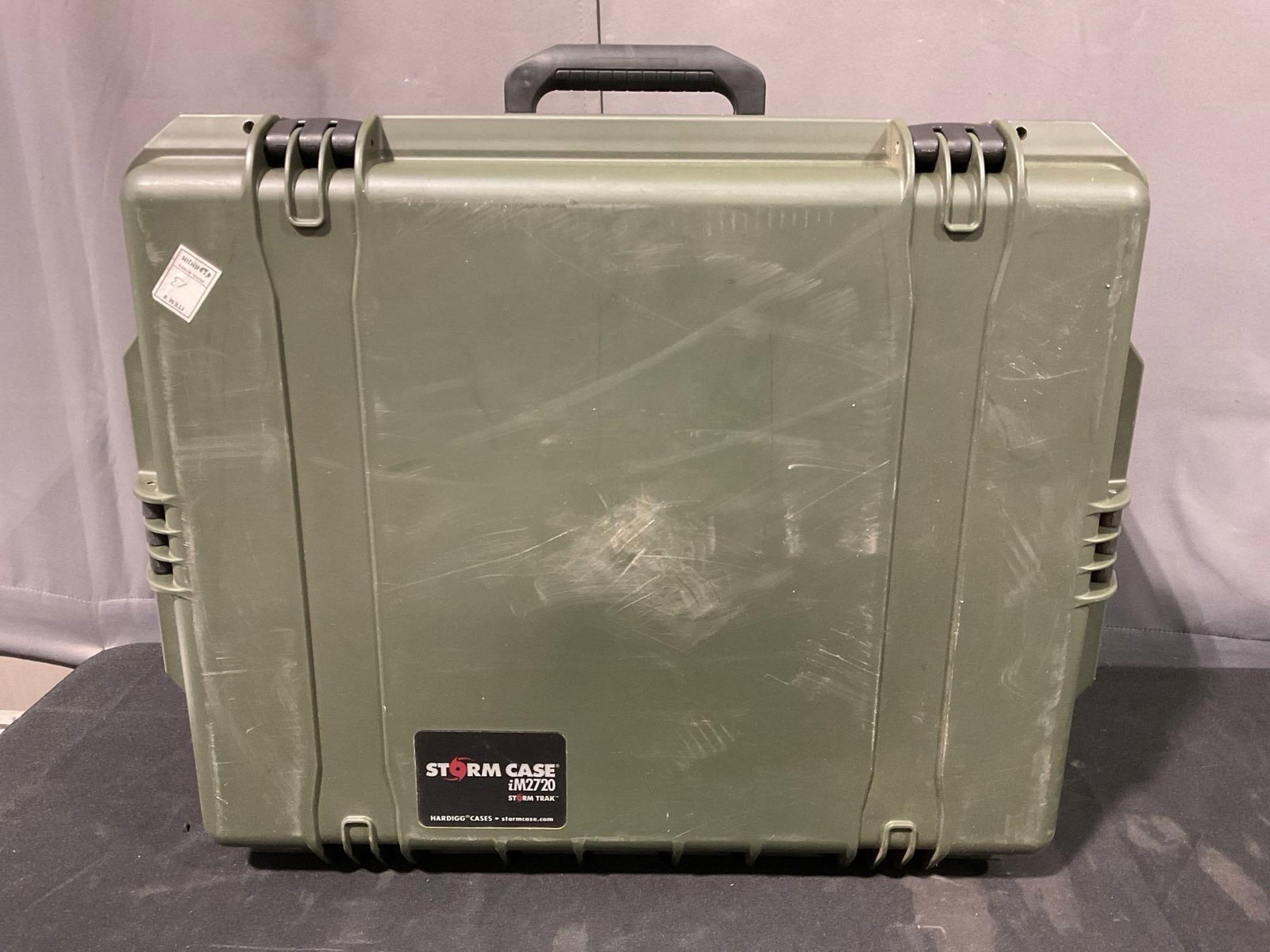 Storm Case iM2720 Ruggedized Case, w/wheels & extendable handle, looks waterproof: Appears to be in good shape. The piece measures approx 25h x 21w x 13d inches. See pics. E-5600