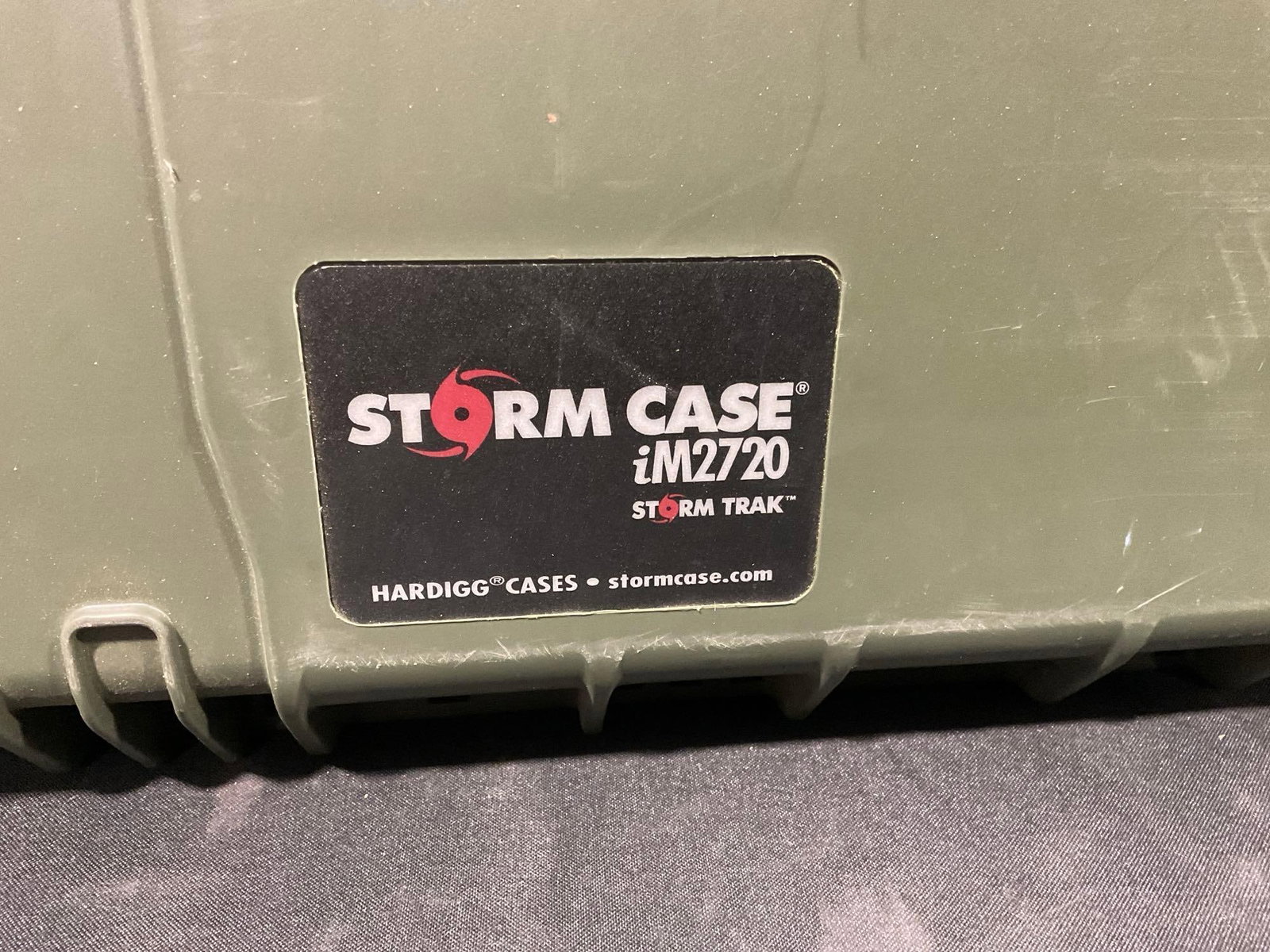 Storm Case iM2720 Ruggedized Case, w/wheels & extendable handle, looks waterproof - 2