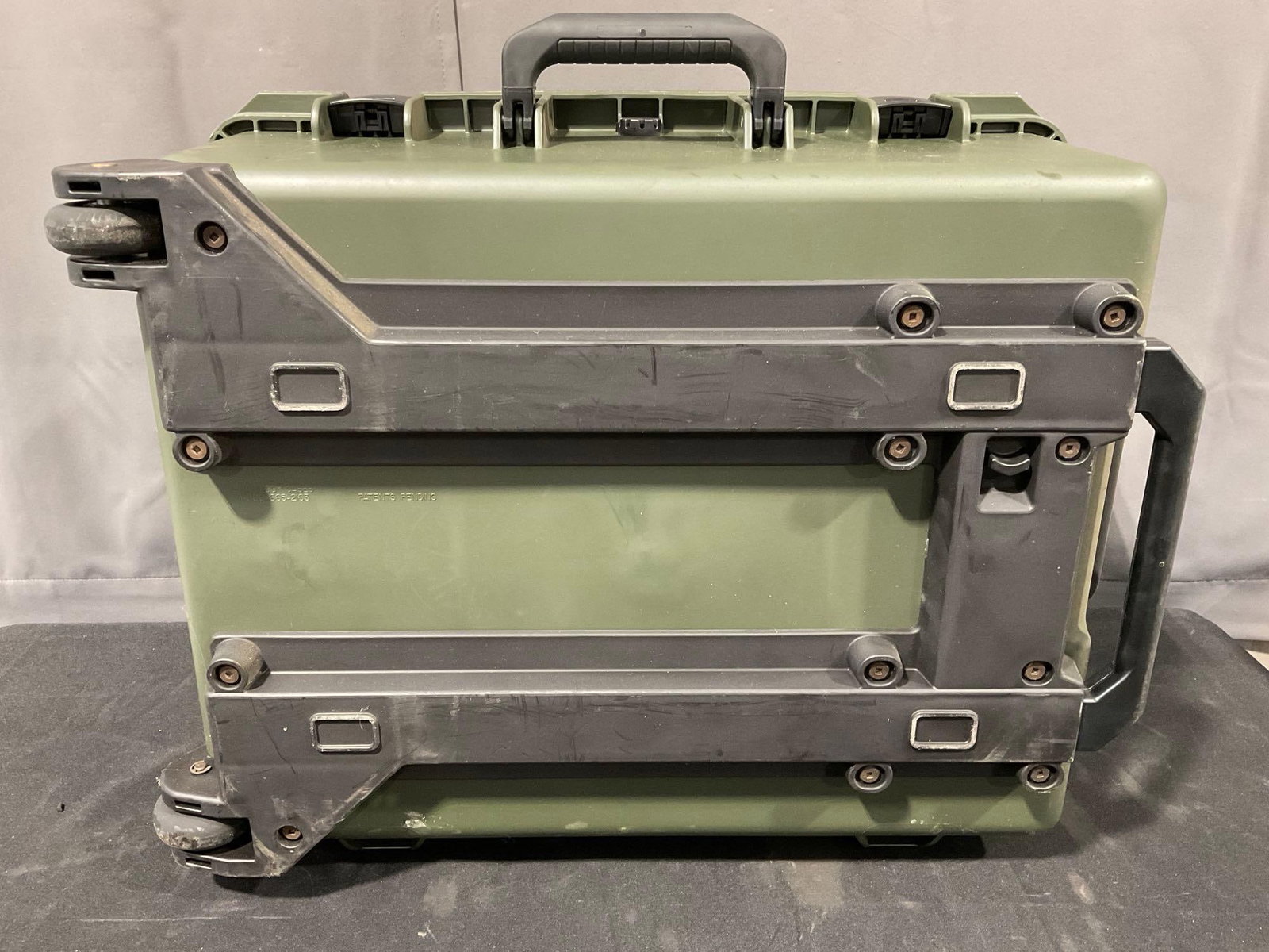Storm Case iM2720 Ruggedized Case, w/wheels & extendable handle, looks waterproof - 3