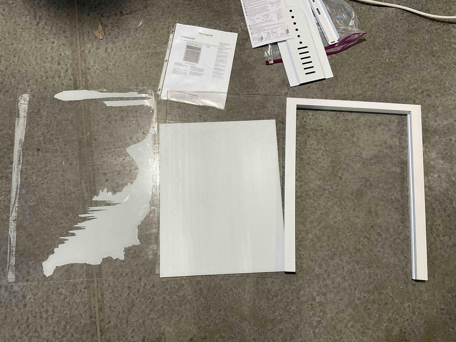 Frigidaire 8,000 BTu Window-Mounted Air Conditioner w/ Window Kit, Tested, Works. See pics. - 4