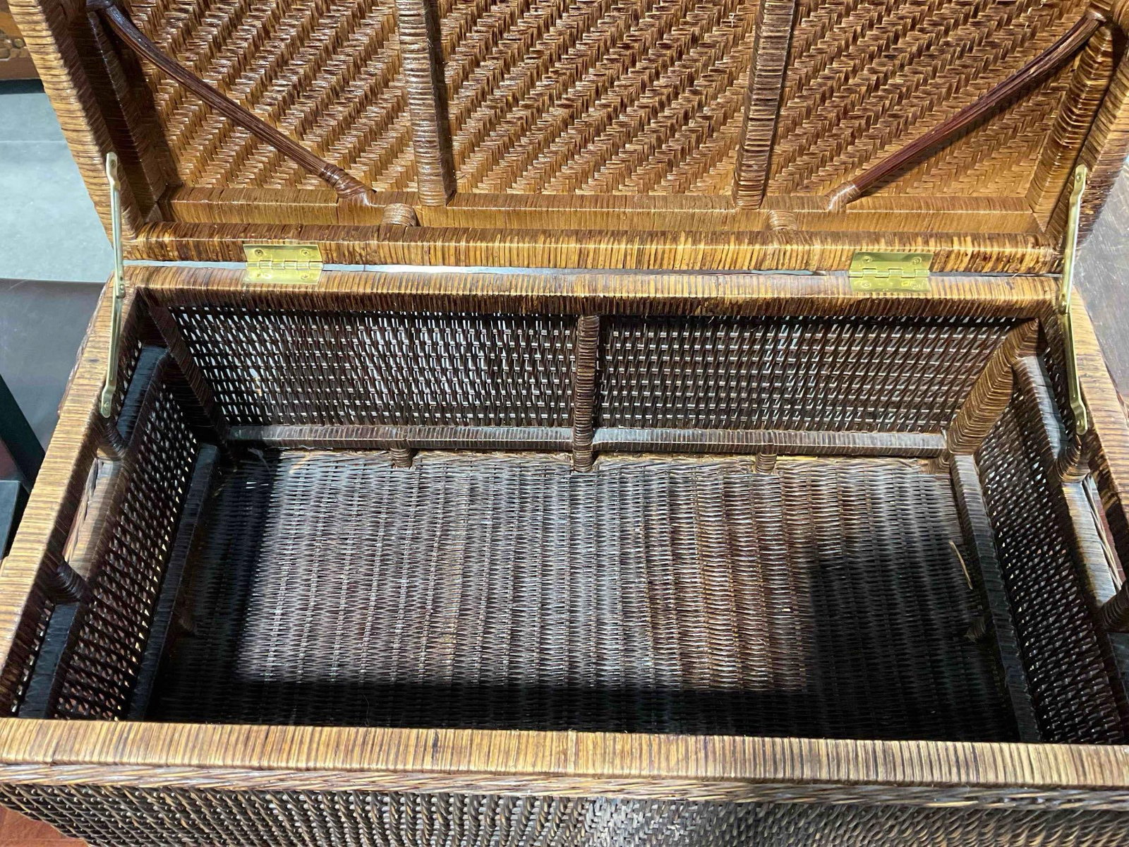 Vintage Woven Wicker Blank Chest Trunk. Fair Condition. See pics. - 6
